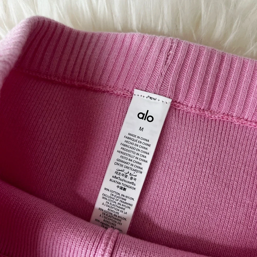 NWT ALO Yoga Sweet Pink Scholar High-Waist Shorts Size M 💗 - Picture 5 of 5